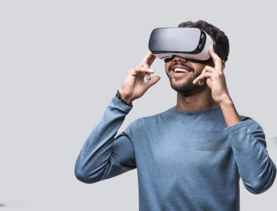 Persona usando gafas VR