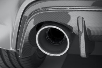 Imagen del tubo de escape de un coche