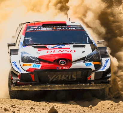 Assetto Corsa Rally 0.5 da un salto gigantesco en simulación, pero deja una ausencia difícil de ignorar 4 yaris del wrc creando un efecto bulldozer en un tramo de Grecia